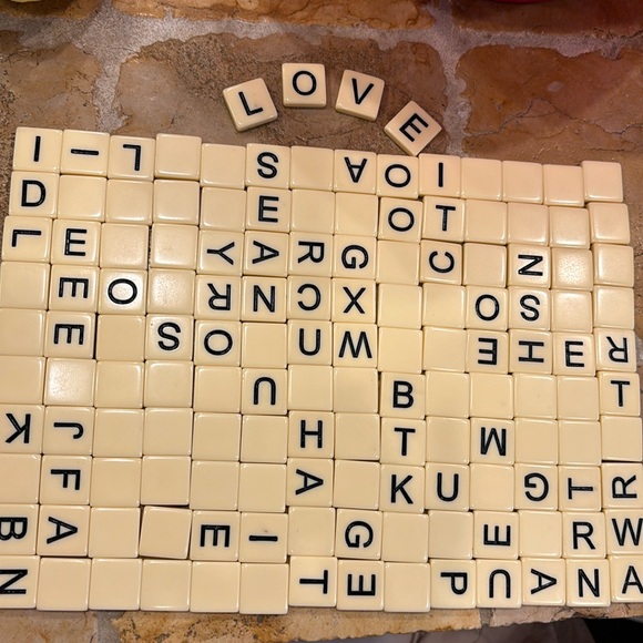 BANANAGRAMS anagram game in canvas banana zipper carry case play anywhere - Picture 2 of 5